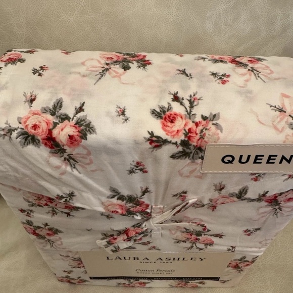 Laura Ashley ~ Queen Ribbon Bouquet Red Sheet Set ~ 100% Cotton Percale - Picture 2 of 6